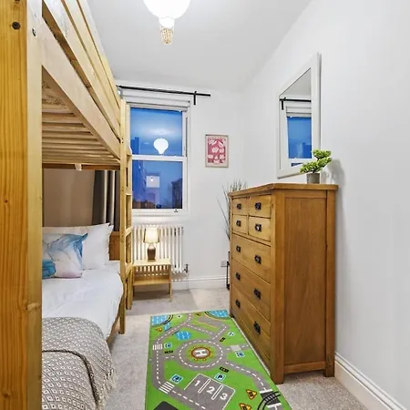Comfy And Stylish 4-br - Sleeps 8!