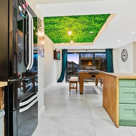 Будинок відпочинку Comfy And Stylish 4-br - Sleeps 8!