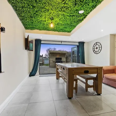 Comfy And Stylish 4-br - Sleeps 8! Бристоль