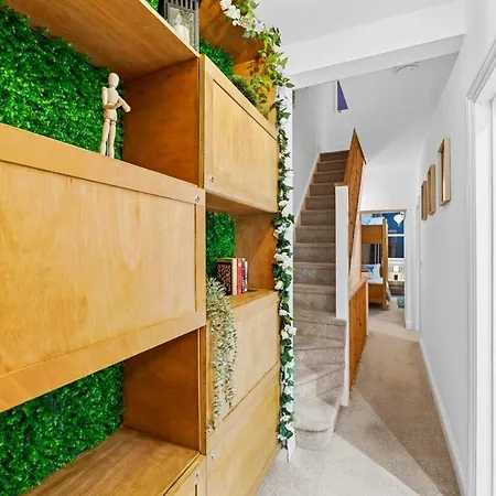 Будинок відпочинку Comfy And Stylish 4-br - Sleeps 8! *