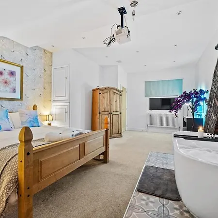 度假居 Comfy And Stylish 4-br - Sleeps 8! 布里斯托