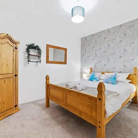 Comfy And Stylish 4-br - Sleeps 8! Holiday home *