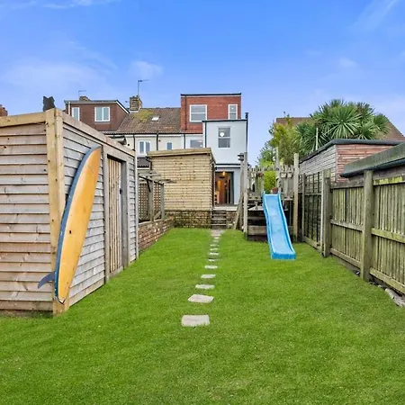 Comfy And Stylish 4-br - Sleeps 8! Holiday home Bristol