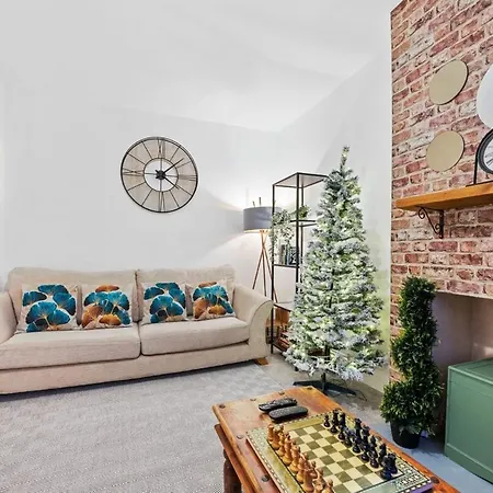 Comfy And Stylish 4-br - Sleeps 8! Дом отдыха *