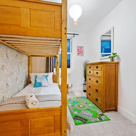 Comfy And Stylish 4-br - Sleeps 8! Дом отдыха Бристоль