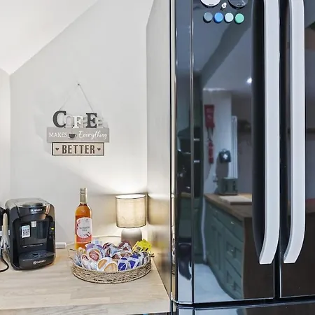 Comfy And Stylish 4-br - Sleeps 8! Бристоль
