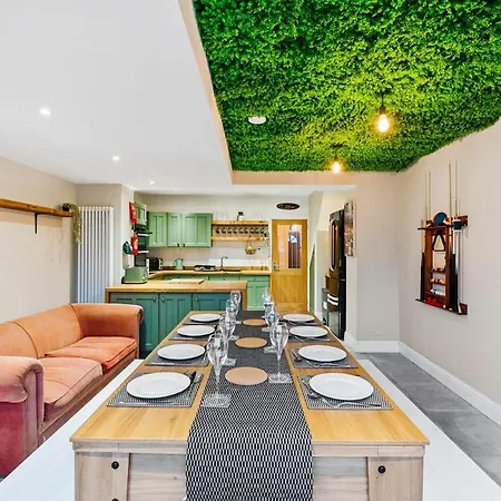 Дом отдыха Comfy And Stylish 4-br - Sleeps 8!