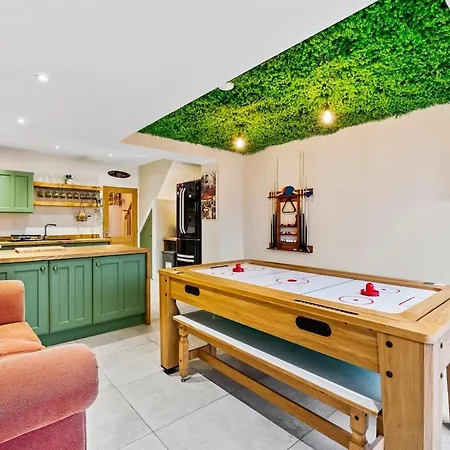 Comfy And Stylish 4-br - Sleeps 8! Дом отдыха Бристоль