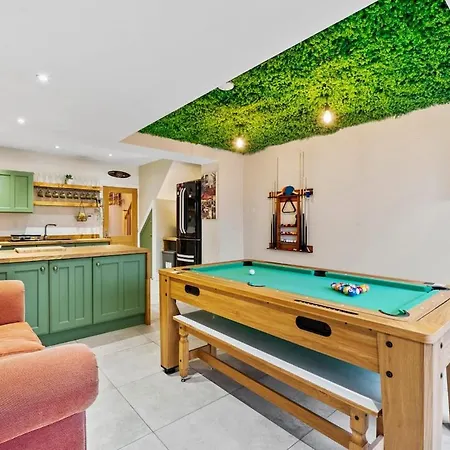 Дом отдыха Comfy And Stylish 4-br - Sleeps 8!